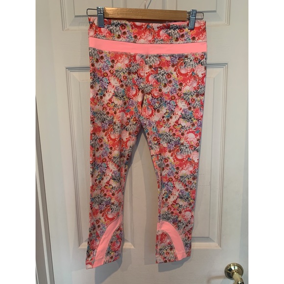 Lululemon Run Inspire Crop II Luxtreme
Flowabunga - Picture 6 of 6